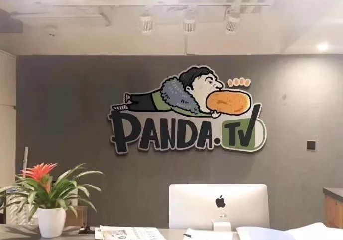 王思聪吃热狗上头条后,网民中的设计师们做了