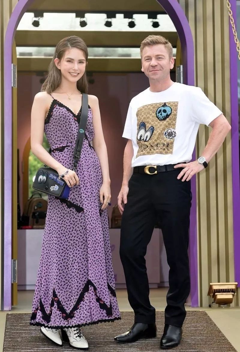 COACH与迪士尼推暗黑童话风包包!一年去12