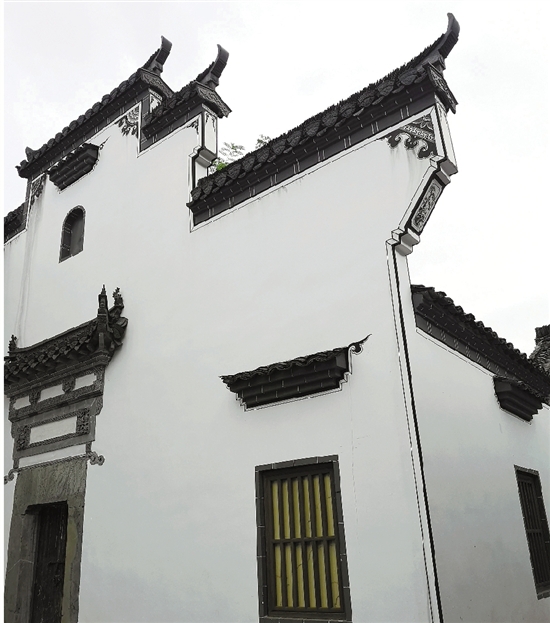 白墙黛瓦,小金山这家骑行驿站很亮眼