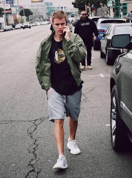 知情人曝比伯刻意远离赛琳娜,疑海莉对情敌态