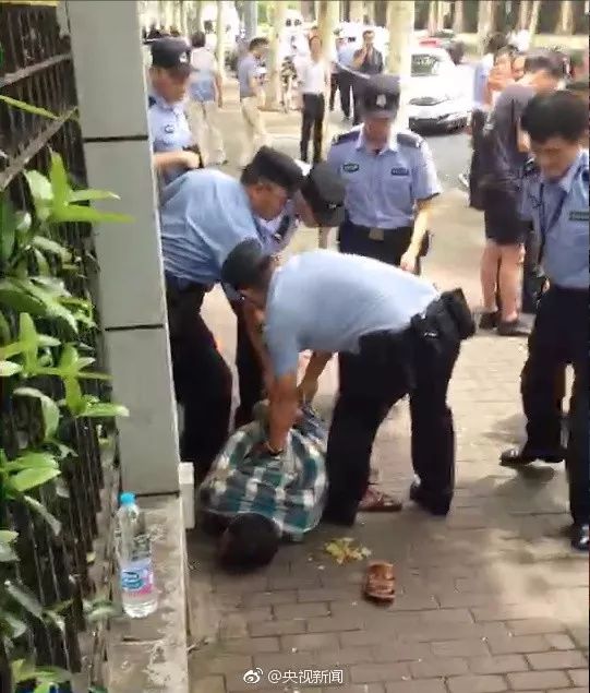 上海男子持刀砍杀两名小学生上了日本新闻,日