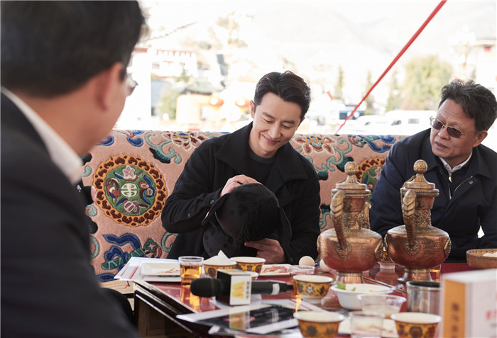 黄轩西藏扶贫“回到拉萨” 星光行动收获满满