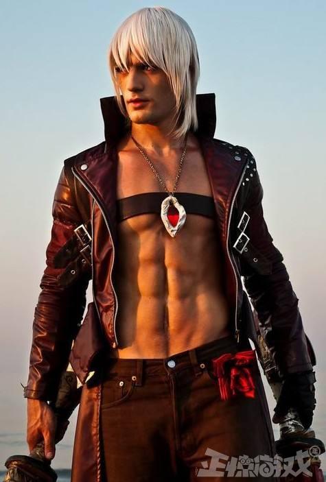 鬼泣舞台剧日本开演,但丁穿女性裹胸衣上场!入场券还敢卖500元?