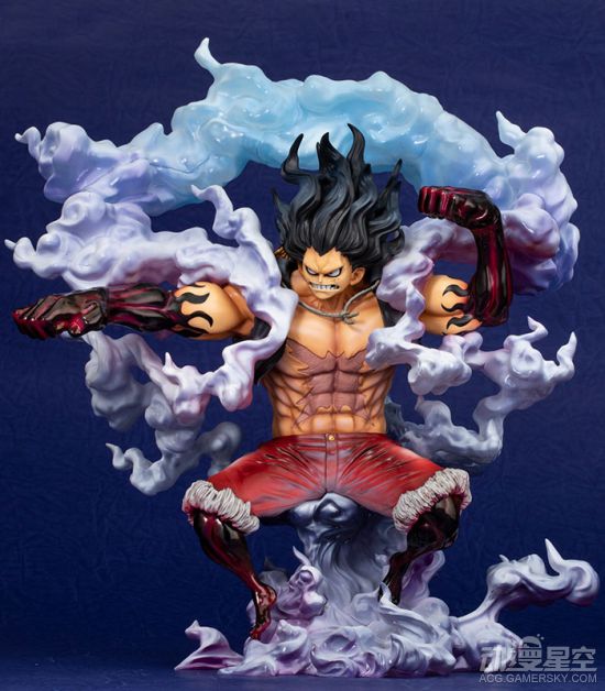 《海贼王》四档大蛇人路飞雕像 霸气环绕战力破表