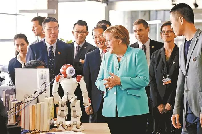 5月26日,德国总理默克尔一行参观碳云智能科技有限公司。