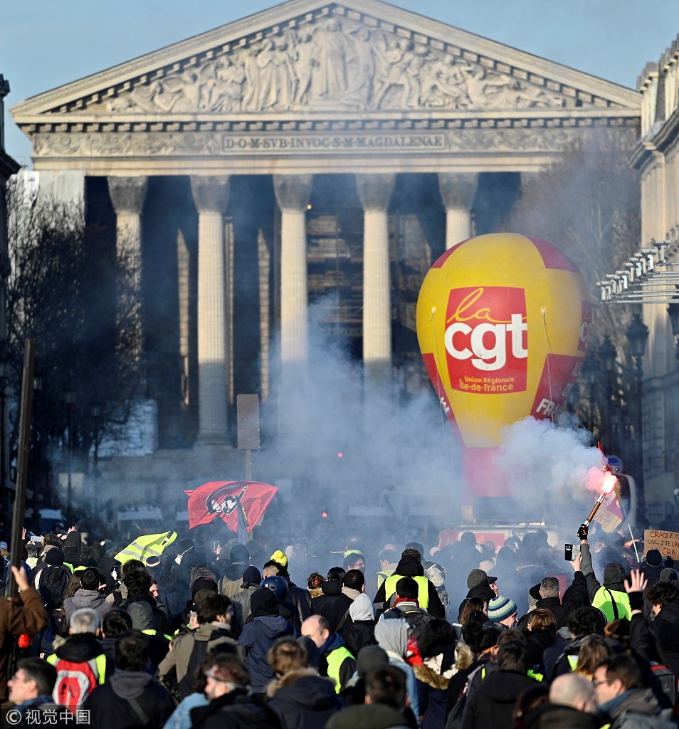 巴黎四天内两度万人游行 左翼法国总工会首次