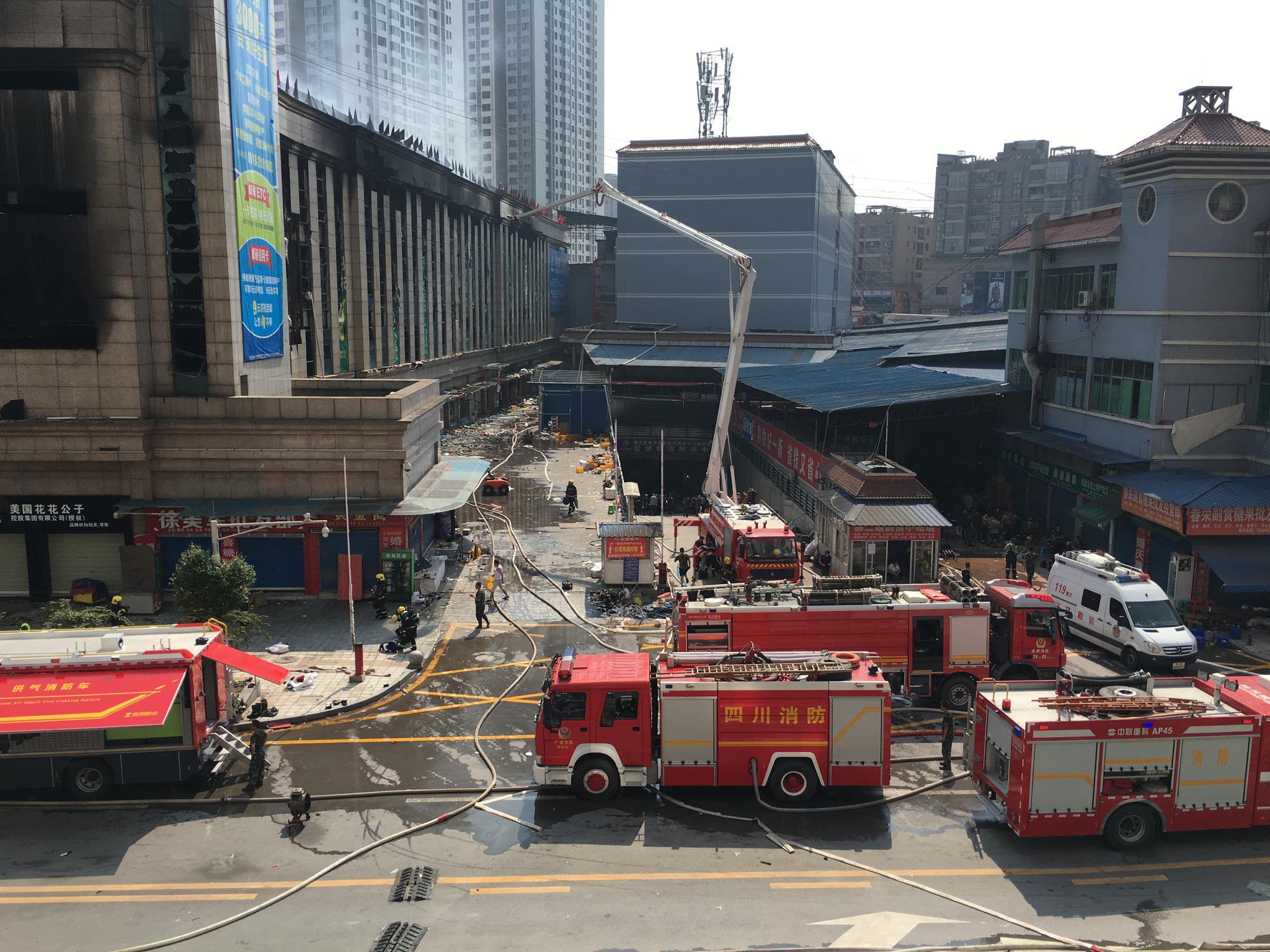 达州失火商贸城7年前曾发生过火灾,消防回应为何烧了近三天