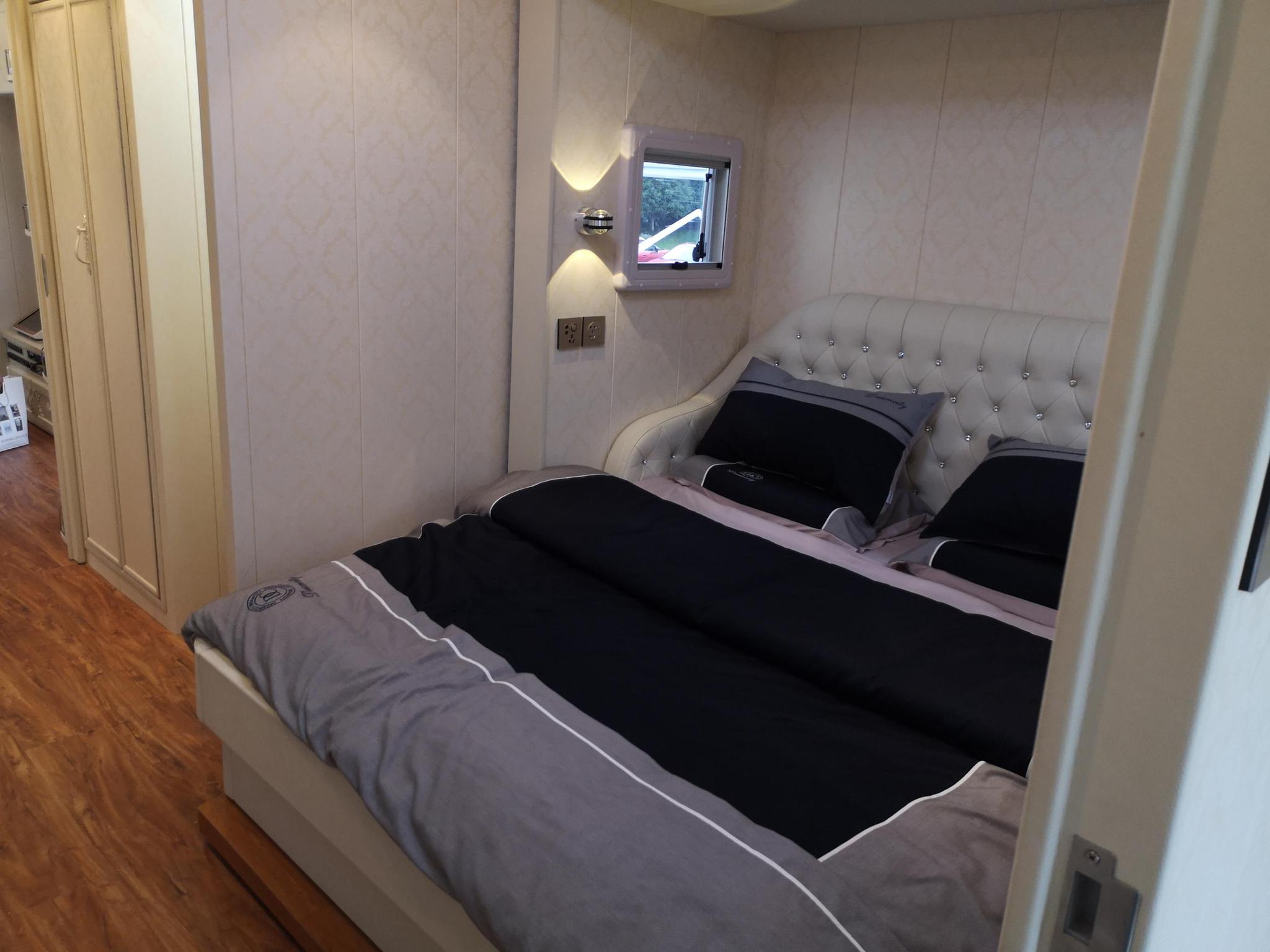 科教城原创设计IP 世界最长克拉尼房车惊艳亮