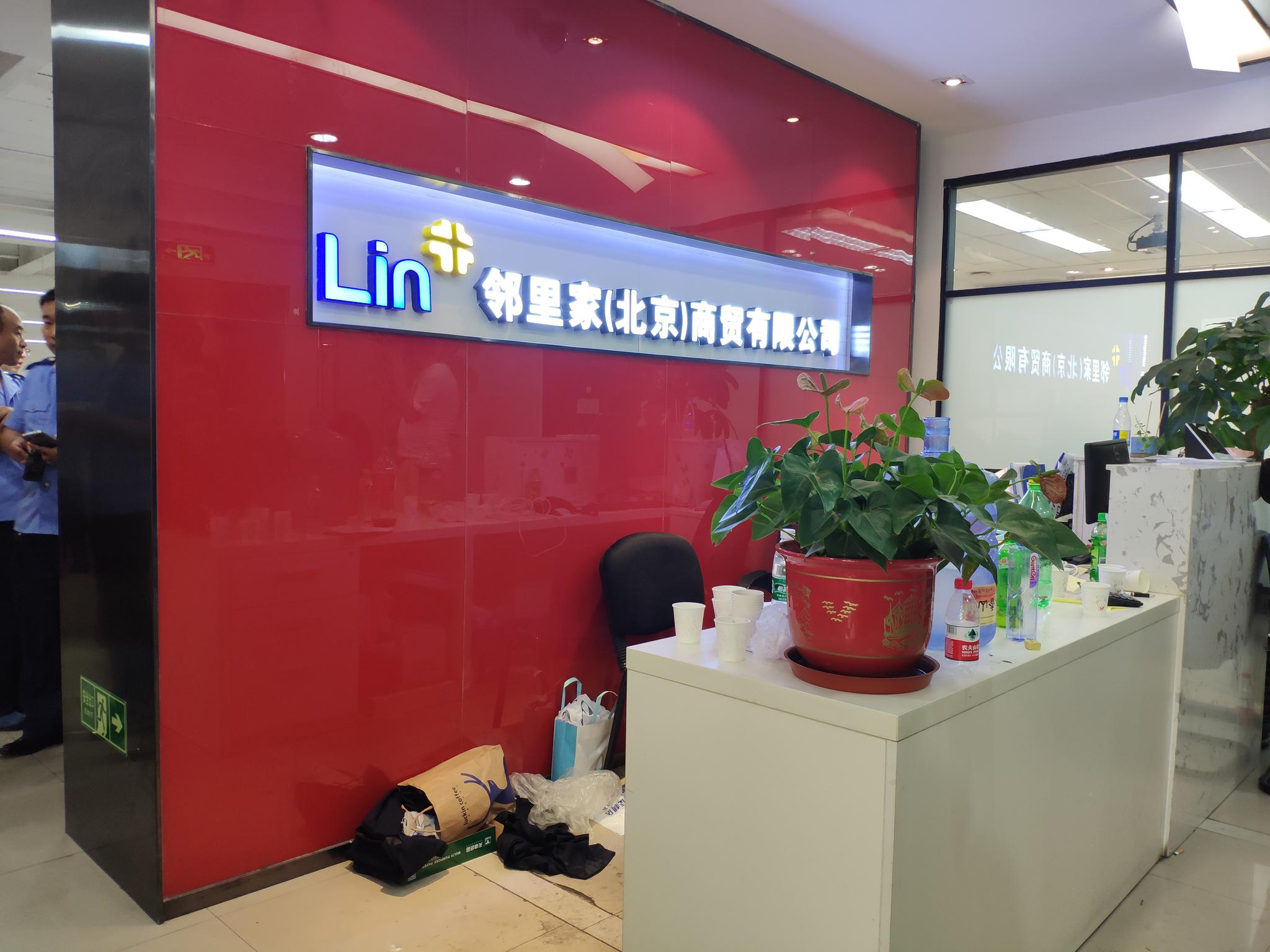 邻家便利店倒闭 员工:拿断社保威胁我们走