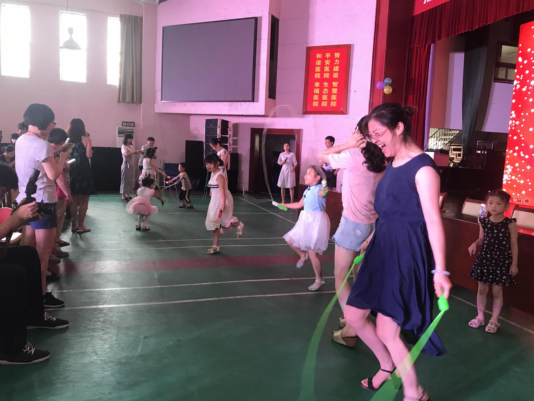 9岁半女娃来了大姨妈,孩子长得好未必长得