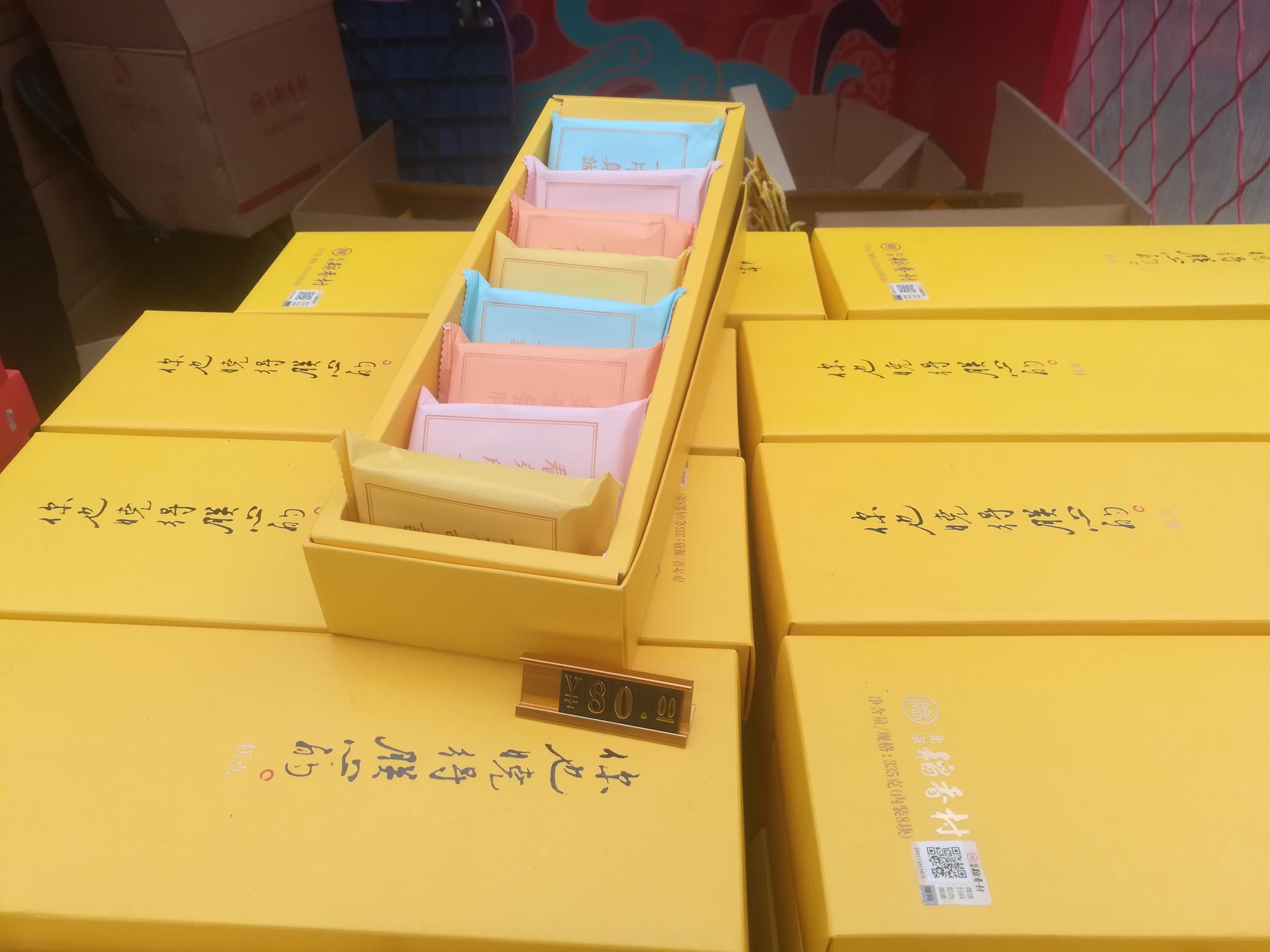 逛地坛庙会美食请收下这份攻略,烤肠火爆卤煮欠佳