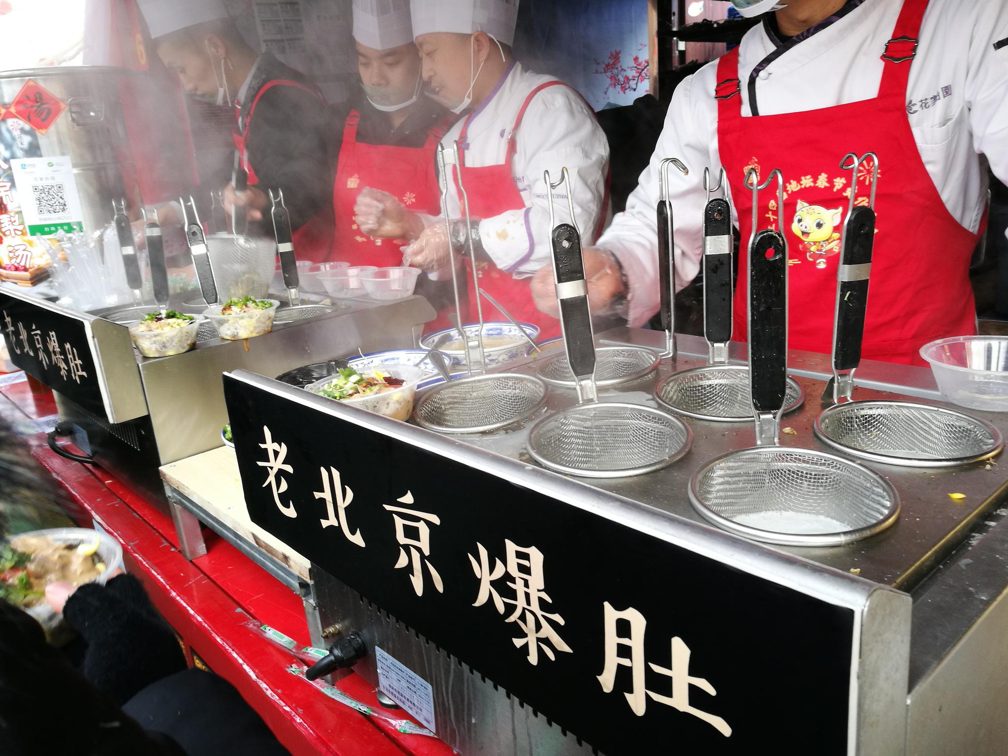 逛地坛庙会美食请收下这份攻略,烤肠火爆卤煮欠佳