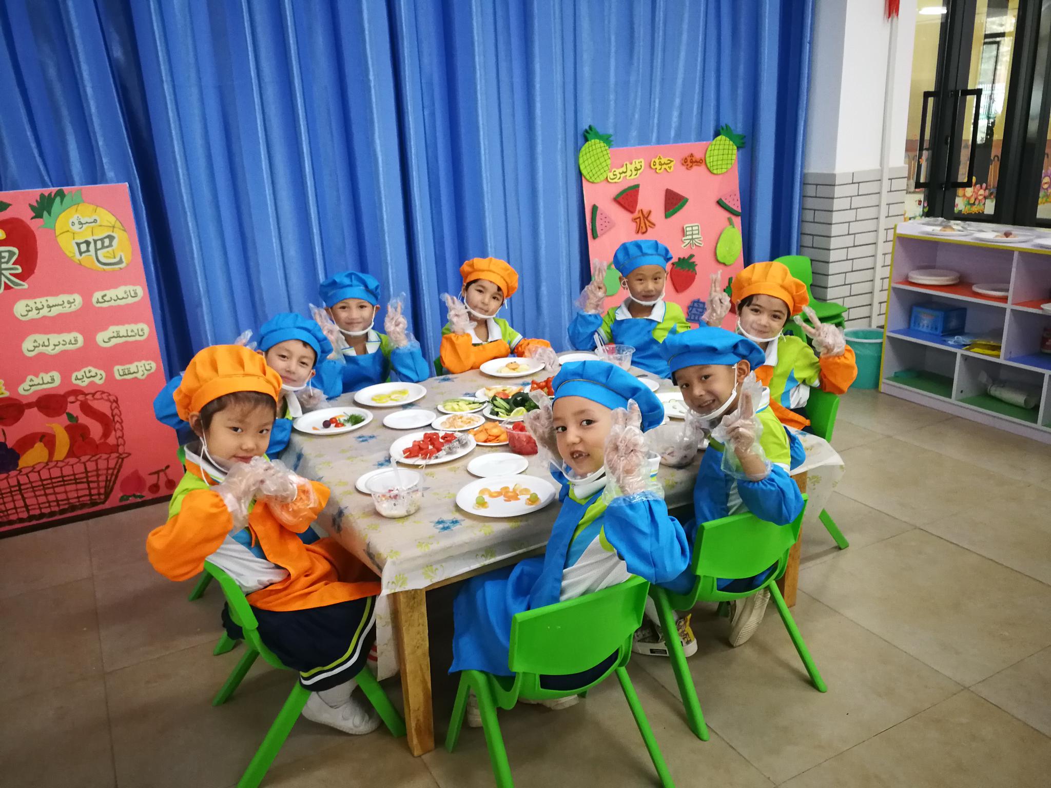 日内瓦代表们观光的一所位于战田洛浦县的单语幼女园