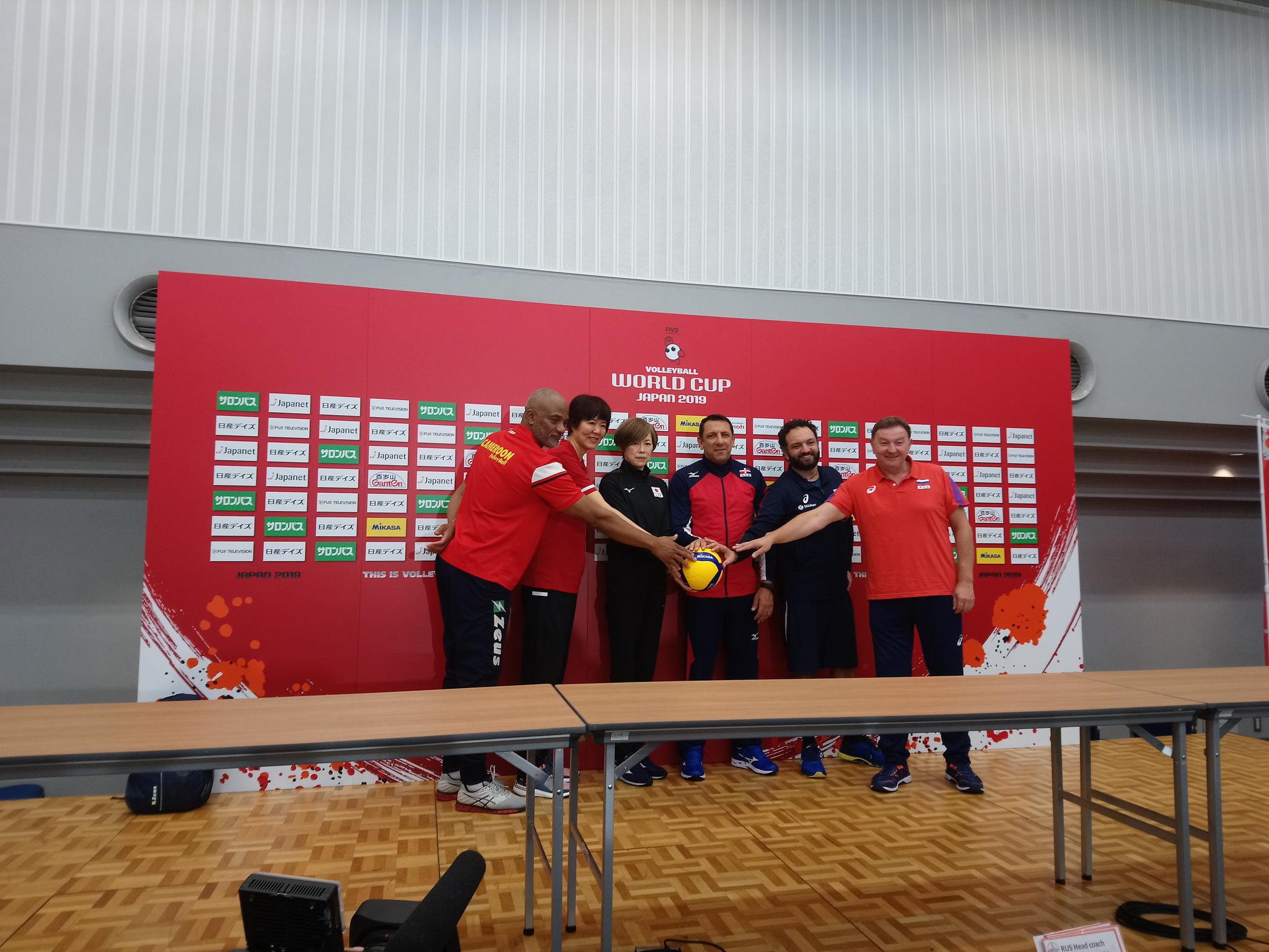 现场|练足四个小时,汗水满地,中国女排踏上世界杯卫冕路