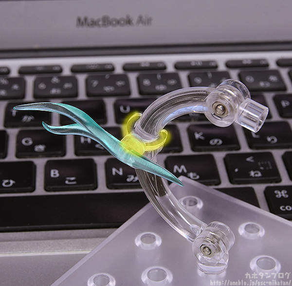 《巫师3:狂猎》希里粘土将开订 双手持剑,神情严肃