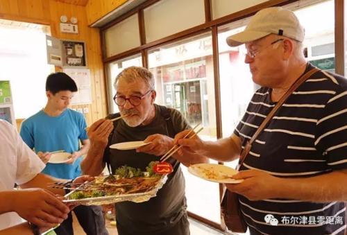 吃烤鱼就发抖音?布尔津额河冷水鱼的大世界基