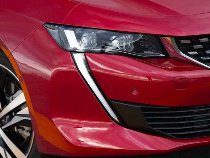 这款掀背电动车，配10英寸大屏，续航达450km，售价却不足10万！