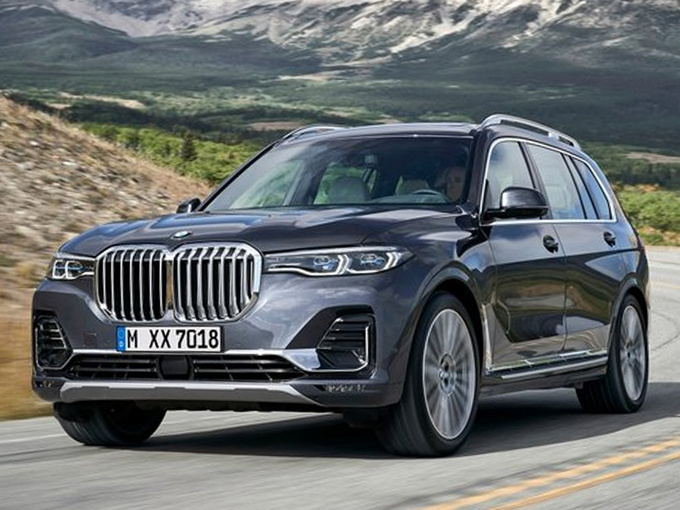 预售103万起，宝马X7超豪华SUV到店实拍，网友：比奔驰GLS还帅