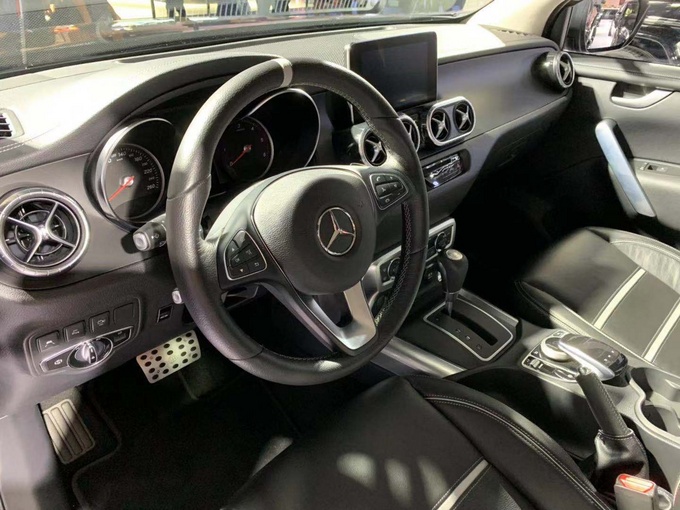 全球首款奔驰巴博斯皮卡细节全曝光