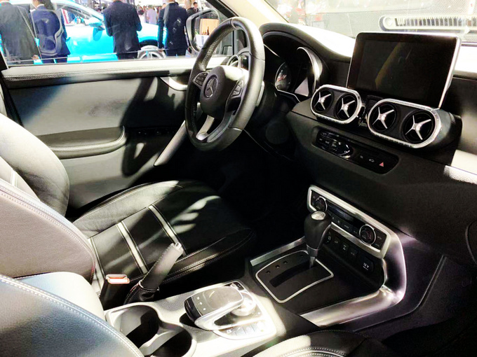 全球首款奔驰巴博斯皮卡细节全曝光