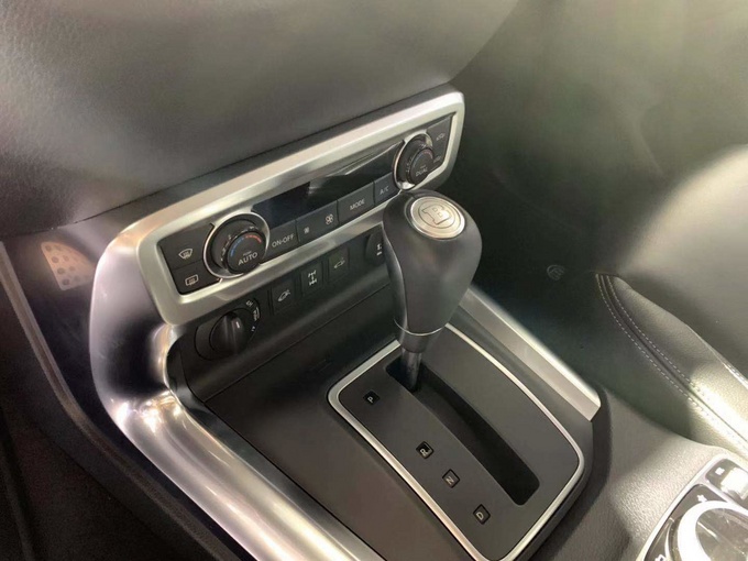 全球首款奔驰巴博斯皮卡细节全曝光