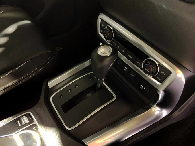 全球首款奔驰巴博斯皮卡细节全曝光