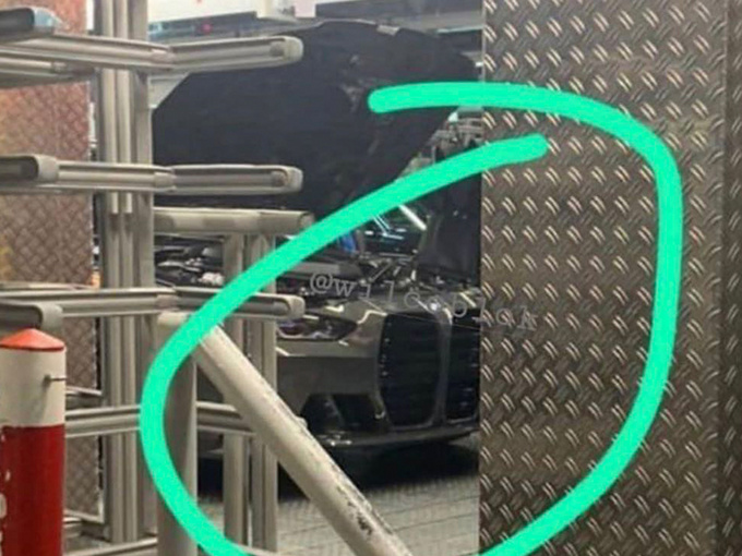 宝马新4系实拍，外观超霸气，看完前脸媳妇说，真大