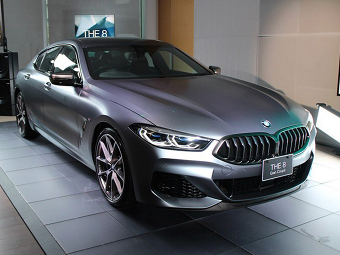 宝马8系轿跑到店！比帕拉梅拉合适，搭V8引擎，媳妇一眼相中内饰