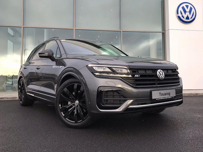 大众新SUV进店实拍，造型运动，屏幕超大，说它换标就是奥迪Q7？