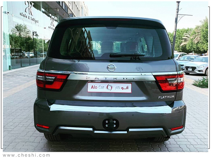 日产新途乐到店实拍,搭5.6L发动机 比路虎卫士更硬派