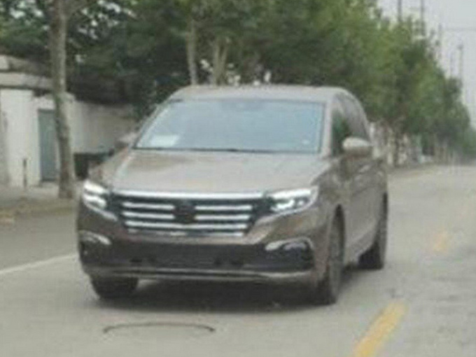 大众新MPV街拍，比别克GL8大气，本月亮相，开它没人说你是司机