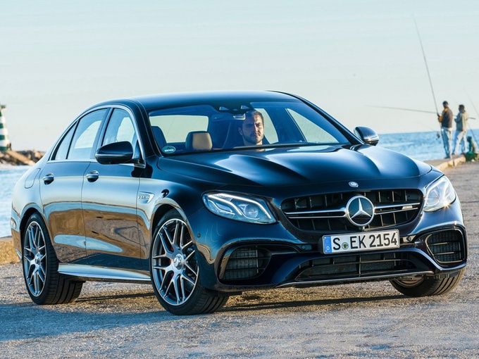 奔驰全新E级性能车！比奥迪A6值，外观超运动，小姐姐看了都喜欢