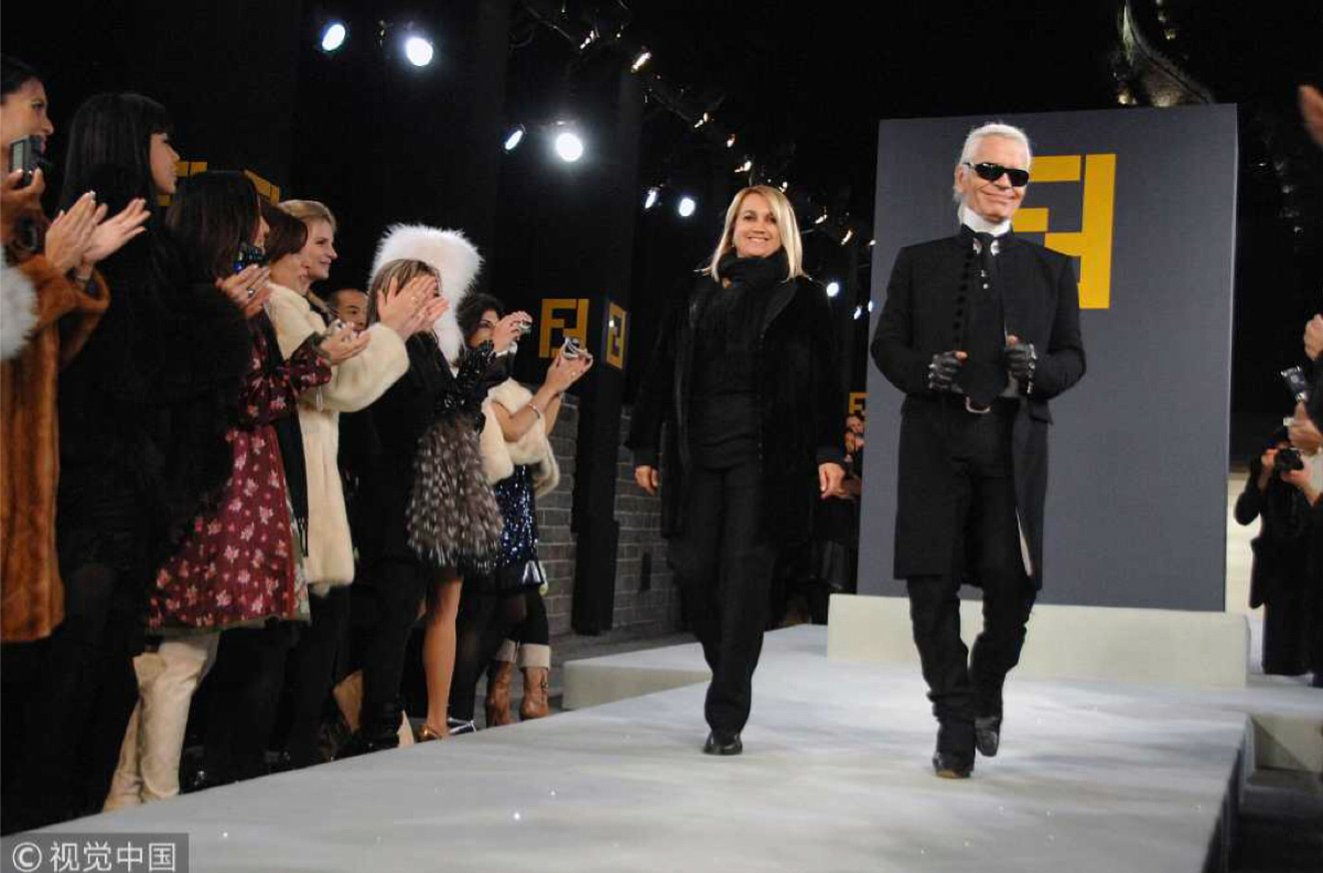 老佛爷三度来华的高光片段 办秀颁奖慈善一样