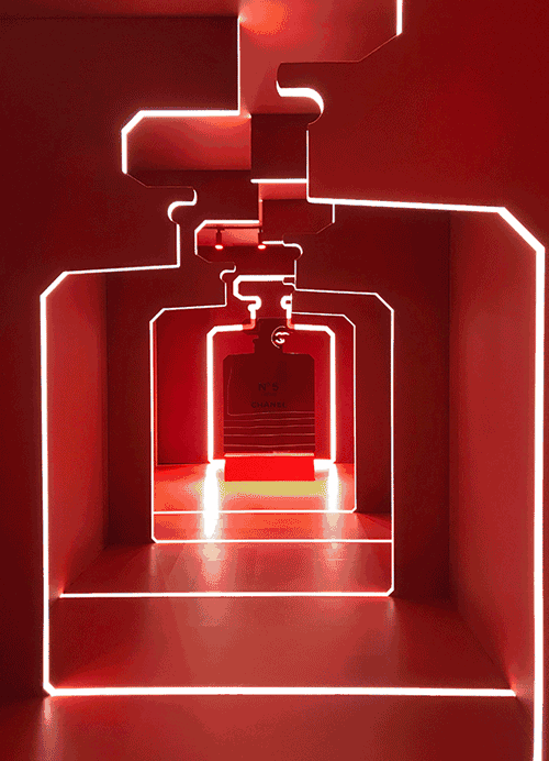 今秋最美的红唇,刘雯宋茜又有了不一样的玩法!