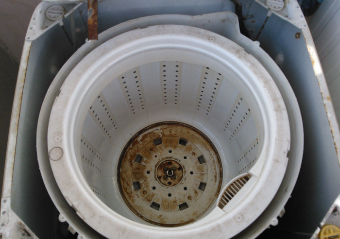 花点时间清洁洗衣机 不然滚筒可能变“马桶”