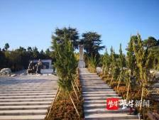 白沙惨案纪念碑墓地破损新开天堂2台阶长满杂草 “检察建议”维护英雄烈士