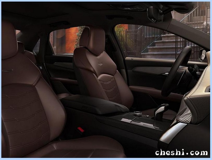 凯迪拉克CT6高性能版,4.2T V8加持,比奔驰E豪华多了