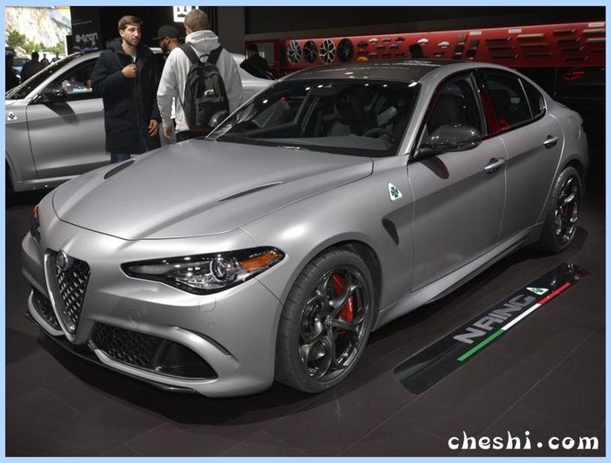 62万甭嫌贵！阿尔法·罗密欧新跑车实拍，动力系统再升级