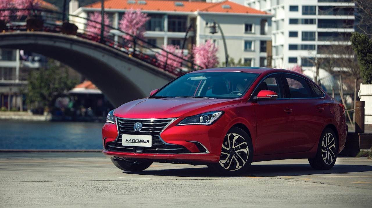 汽车商报丨自主家轿巅峰对决 第二代逸动有没有胜出的资本？