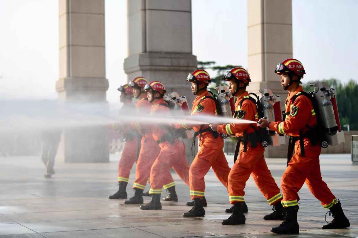 新疆克拉玛依市消防救援支队联合市自愿服务学院共建防灾减灾安全教育基地