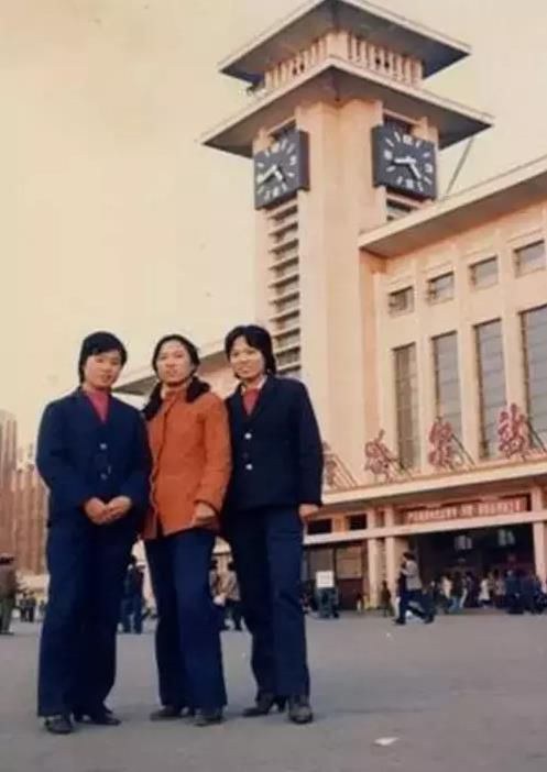 在线娱乐24上下_远距离实时监测4峰野骆驼 敦煌放归野骆驼佩戴GPS项圈