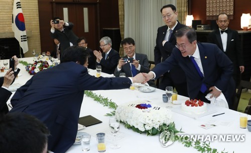 1525854383757497.jpg 图来自韩联社