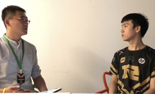 中国日报专访电竞国家队队员严君泽:很自豪能