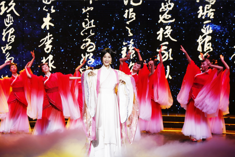 于文华新年央视舞台演绎《诗经.木瓜》