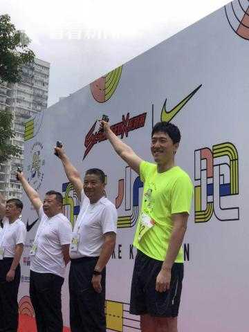 上马系列赛少儿跑举行 迷你马拉松亲子跑感受