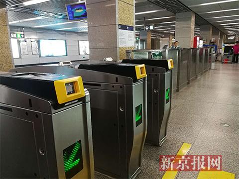 起北京地铁可刷二维码乘车 进站过程不到一