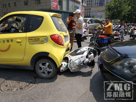 一着急挂错了挡  撞伤后面骑电动车女子