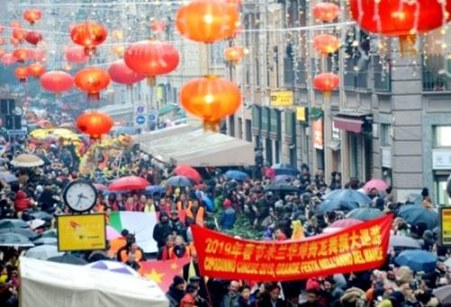 米蘭華僑華人春節彩妝舞龍舞獅大巡遊活動現場。(圖片來源:歐聯網)