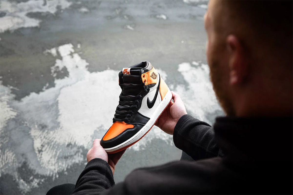 可能是本月最美球鞋!丝绸扣碎 AJ1 市场价不便