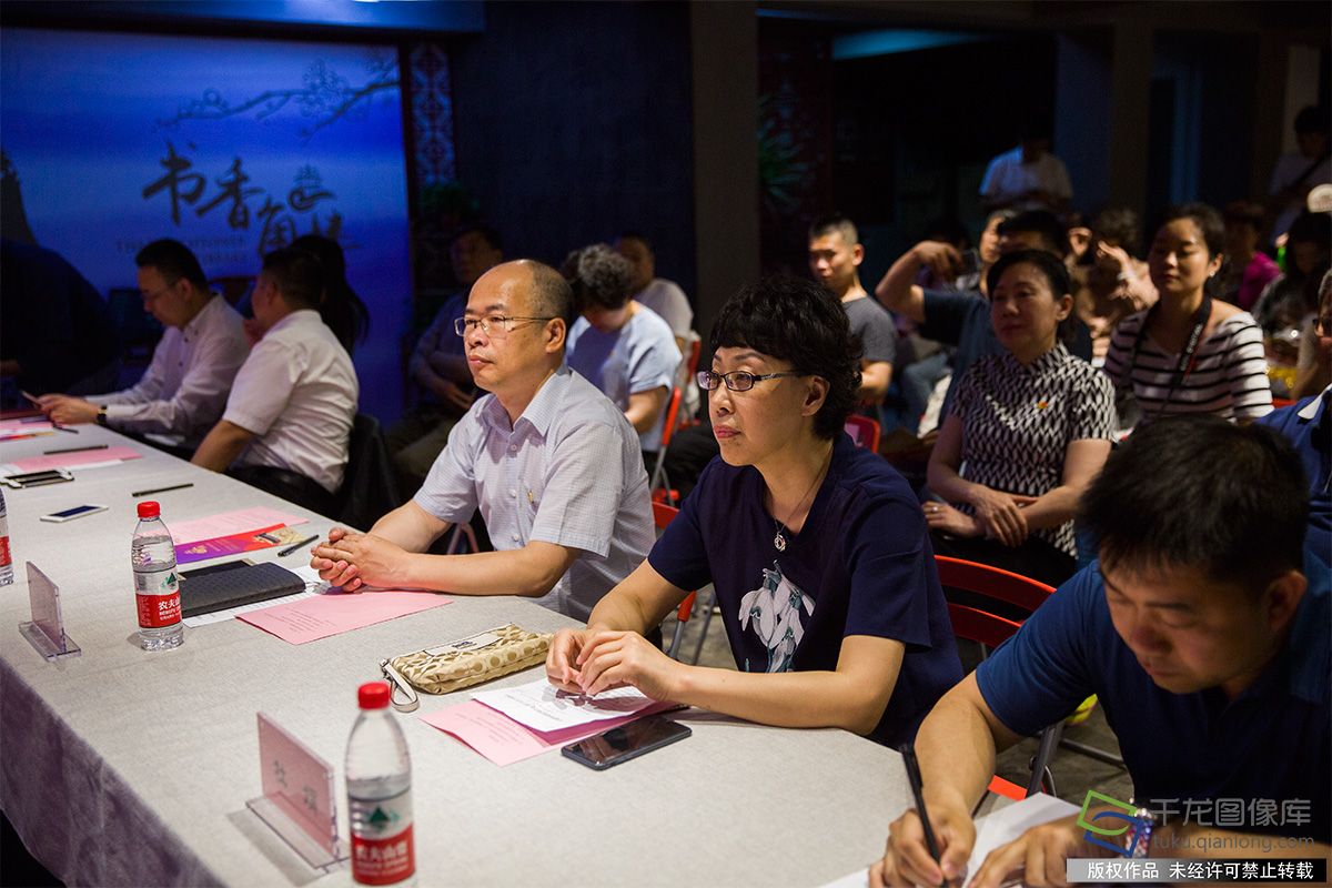 北京龙潭街道探索“街道工委吹哨,商会联合党委报到”